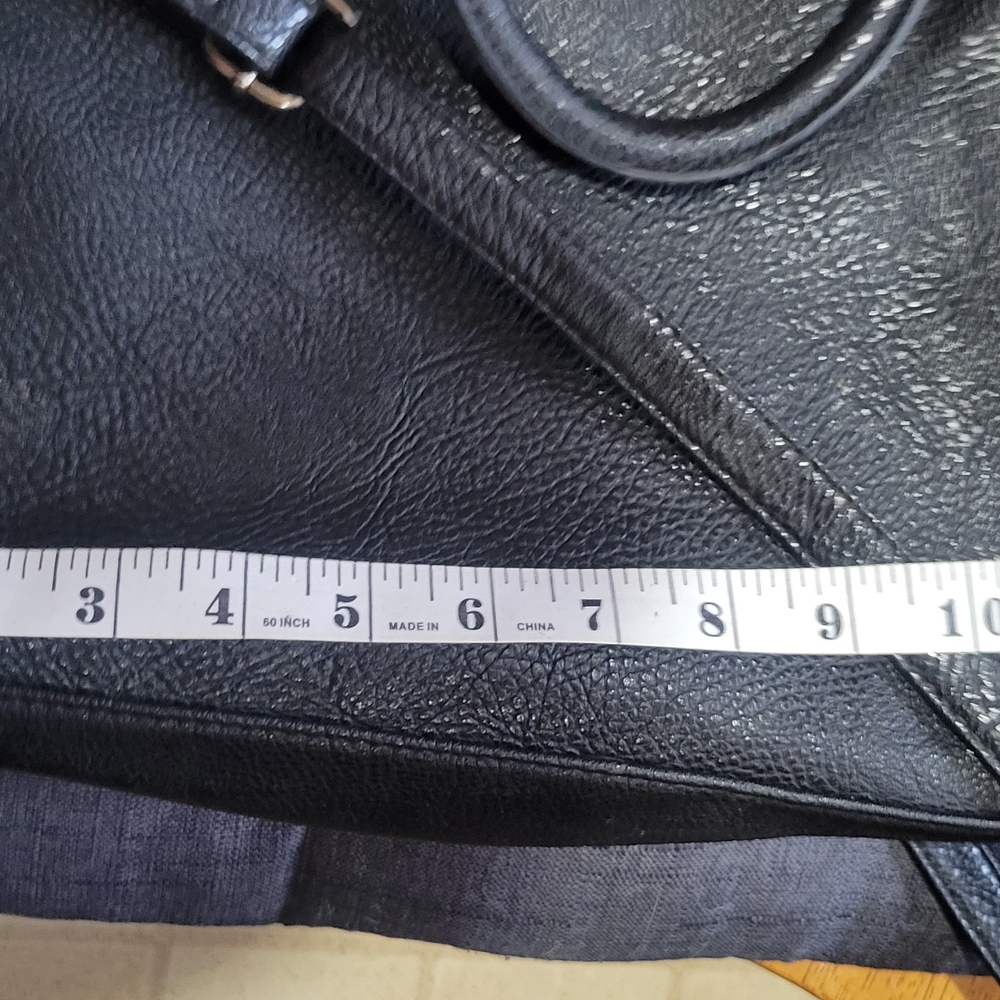Black Leather Handbag with Padlock Accents Arm or Strappy purse - Picture 8 of 11